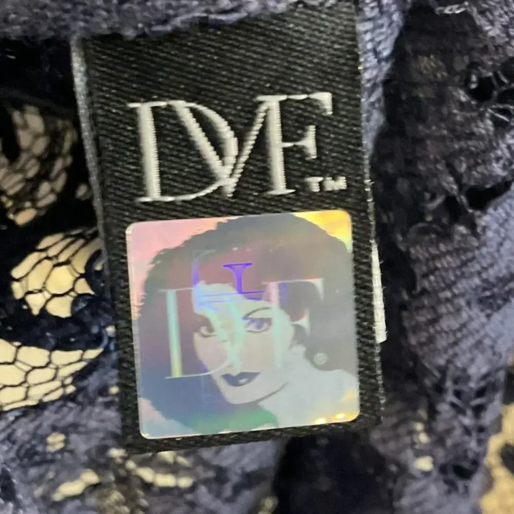 Diane Von Furstenberg Navy Blue Lace Blouse Women's Sz 6 Scallop‎ Hem 3/4 Sleeve - Picture 7 of 8